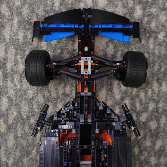 LEGO Technic Race Set 42141 McLaren Formula 1 Team 2022 Race Car W/ Box & Manual - Picture 15 of 15